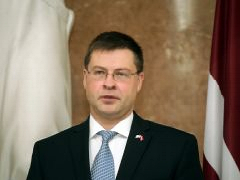 Dombrovskis: PVN samazināšana cenās atspoguļojusies tikai daļēji