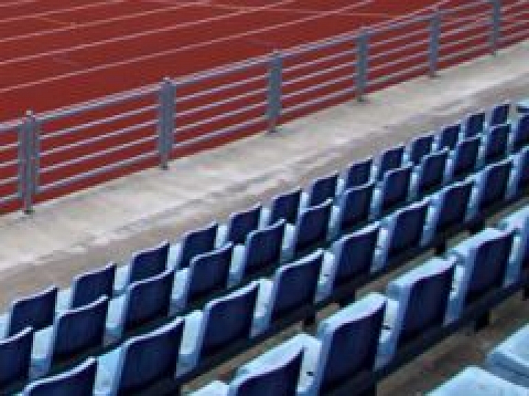 Daugavas stadiona stāvoklis kļūst arvien bēdīgāks (video)