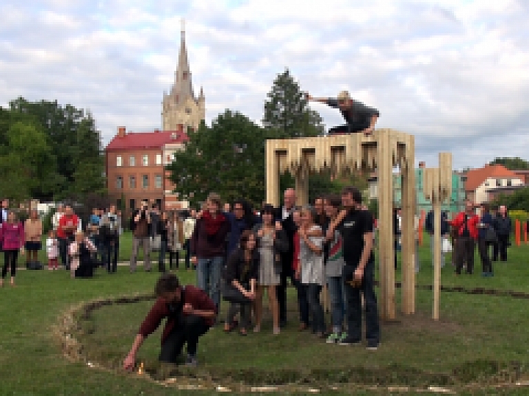Event City Cēsīs noslēdzas ar Pērkona piesaukšanas rituālu (video)