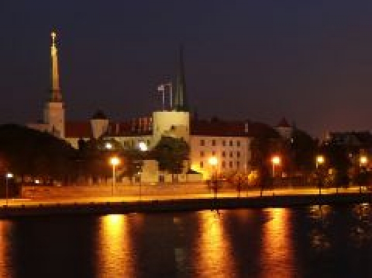 Aicina vērot filmu "Rīgas stāsts"