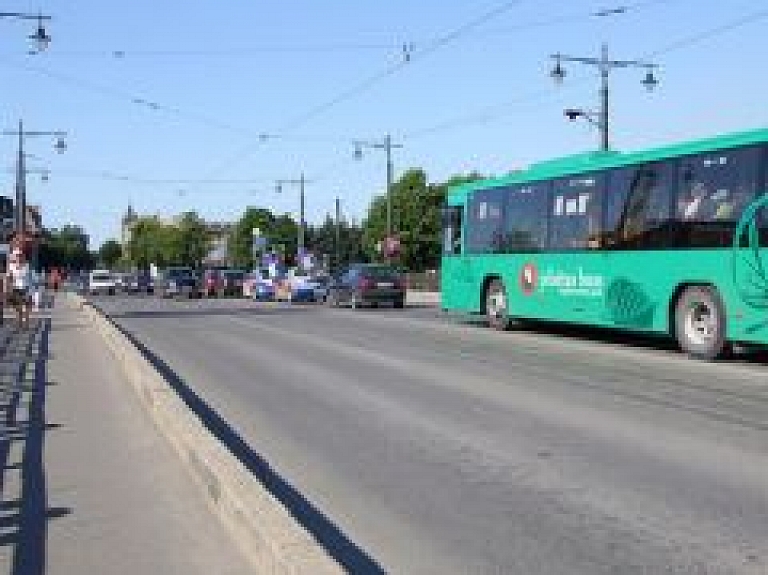 Uz pusi pieaugusi Liepājas autobusu parka peļņa