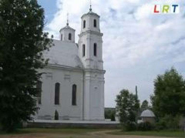 Piedrujas baznīcas gaida palīdzību (video)