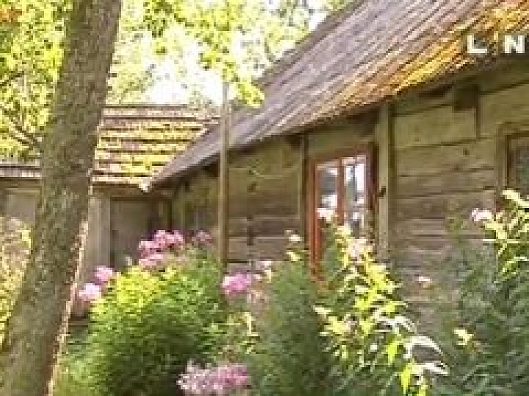 Vilces pagastā klaidonis nogalina sirmu vīru (video)