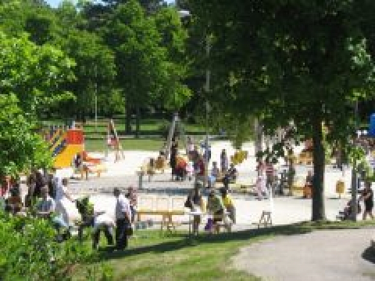 Augusta svētdienās uz Bērnu laukumu aicina Liepājas Leļļu teātris