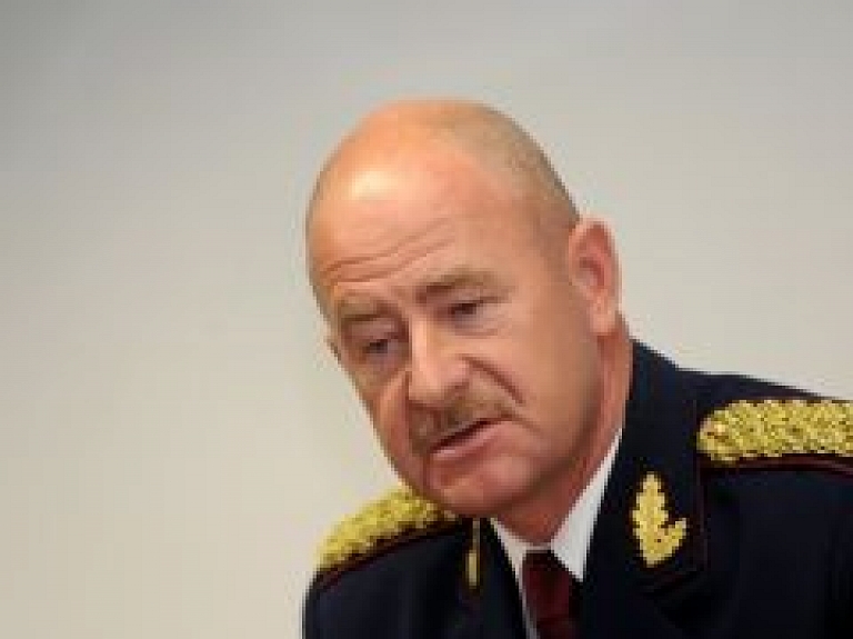 Fotoradaru vietā uz ceļiem atgriezīsies policijas ekipāžas (video)
