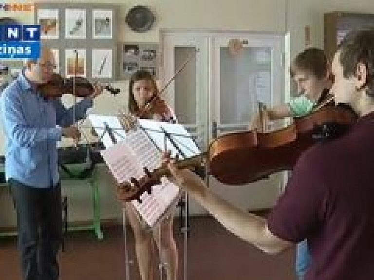 Salacgrīvas festivālā skan klasiskā mūzika (video)