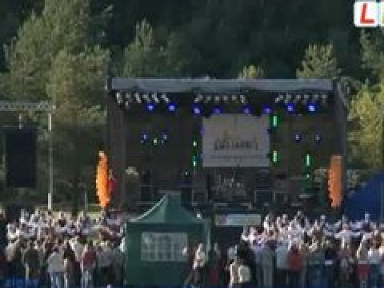 Rēzeknes novada svētki atkal pulcē lielus un mazus (video)