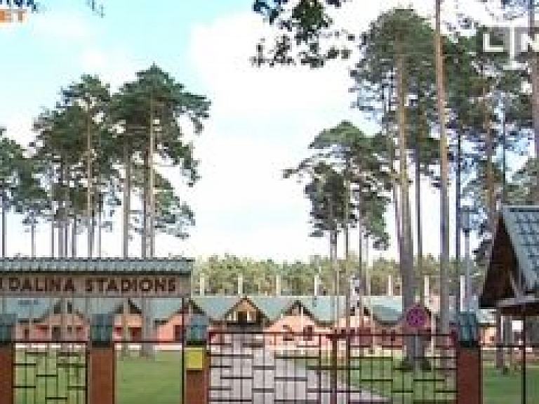 Vai Daliņa stadionā pretlikumīgi izcirsti koki? (video)