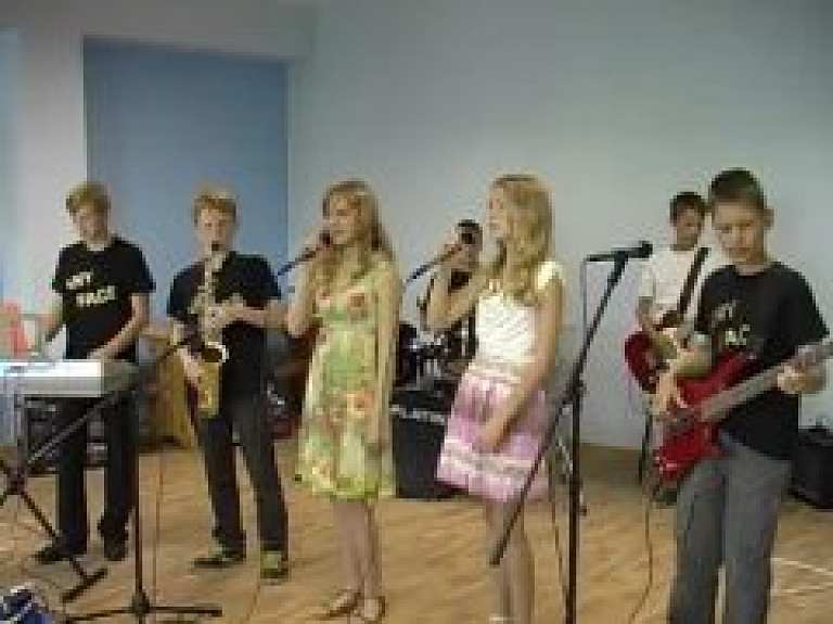 Jēkabpils "Any Face" aktīvi muzicē arī vasaras brīvlaikā (video)
