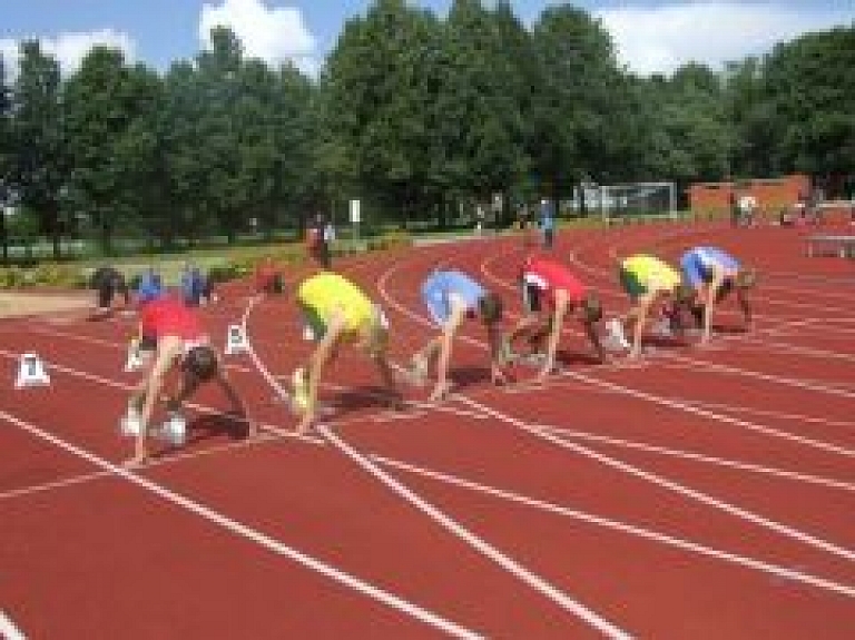 Jēkabpilī aizrit spraigas U-16 Baltijas sacensības vieglatlētikā (galerija)