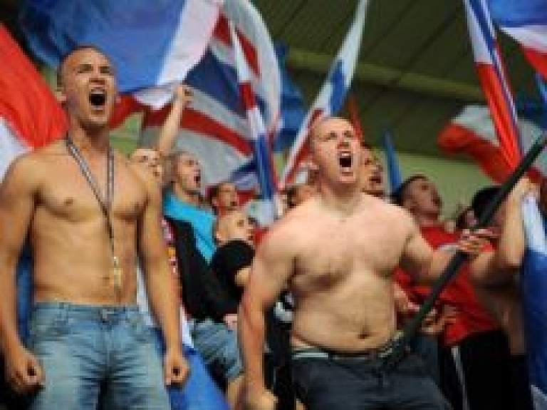Poļu futbola fani neuzvedas Liepājā