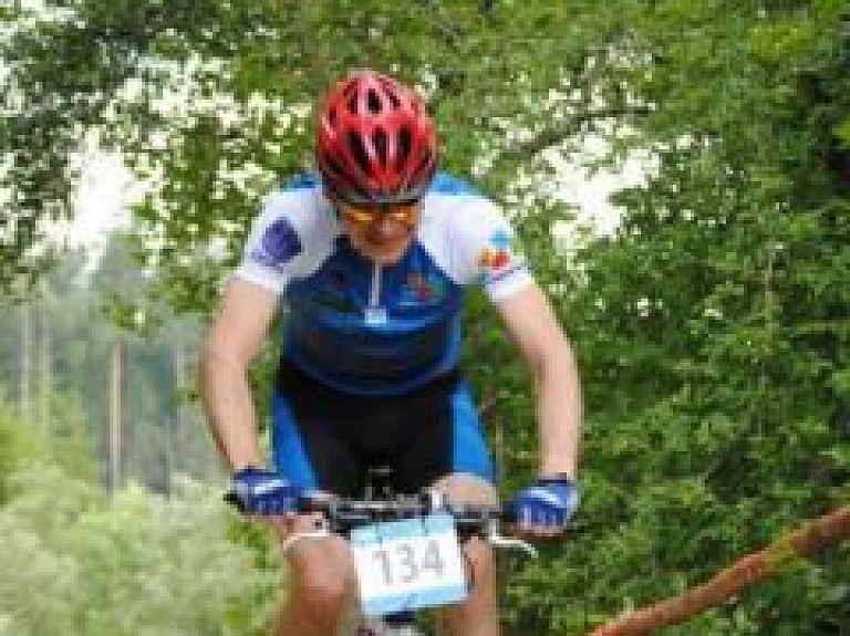 "Ogre/Nesedimajas.lv" velo komanda pieveic SEB velo maratona 4. posmu