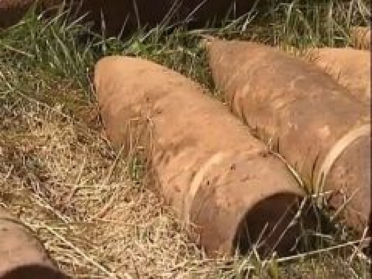 Neitralizēti ceļa Gramzda-Aizvīķi malā atrastie lādiņi (video)