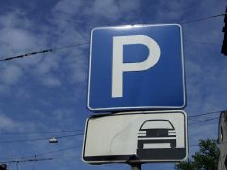 No septembra Cēsīs tiks likvidētas maksas autostāvvietas