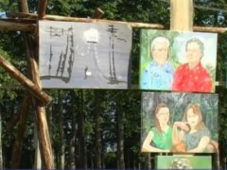 Zasā notiek Latvijas - Lietuvas mākslinieku plenērs (video)
