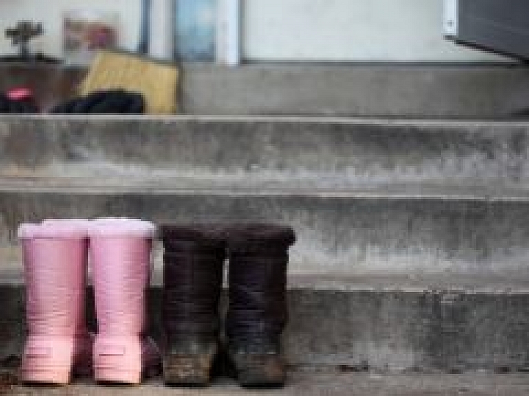 LM: 85% vardarbības gadījumu pret bērniem notiek ģimenēs
