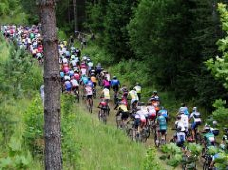 SEB MTB maratoni turpina pulcēt rekordlielu dalībnieku skaitu (galerija)