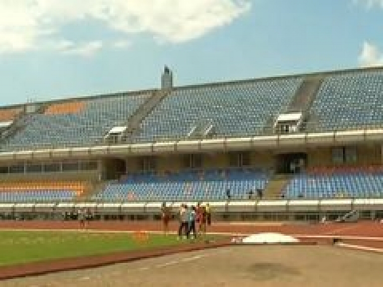 "Daugavas" stadions bēdīgā stāvoklī (video)
