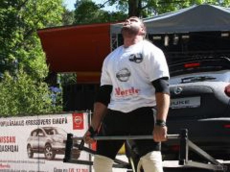 Rītdien spēkavīri sacentīsies Saliņas estrādē