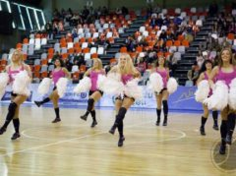 "BK Valmiera" karsējmeitenes gatavojas jaunajai sezonai (video)