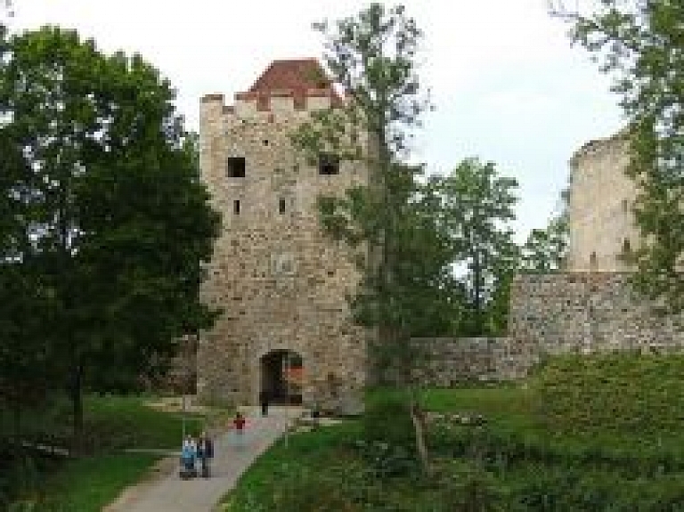 Siguldas novadā bezdarbnieki saņem par teju 10 Ls mazāk