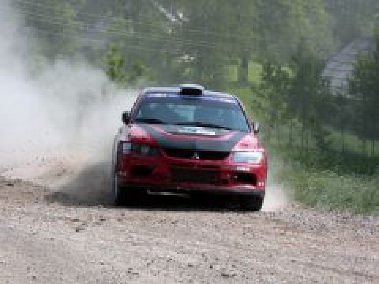 Cesvainē aizvadīts rallijsprints "Gulbis 2012"