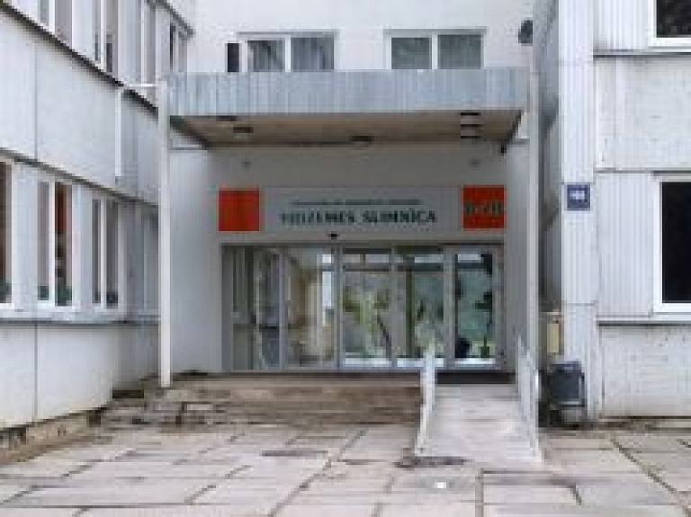 Vidzemes slimnīcā sākta liftu nomaiņa