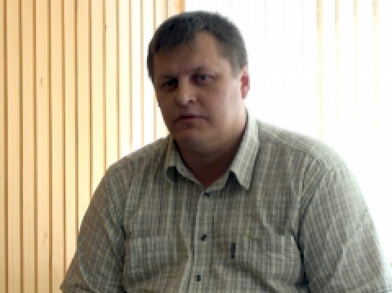 Autoskolas instruktors: Latvijā braukšanas kultūra nav laba (video)