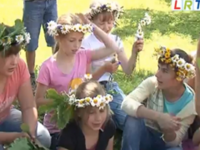 Ilūkstes bērni vasaras brīvlaiku pavada radošajās darbnīcās (video)