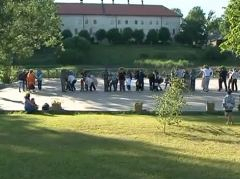 Talsos vasaras saulgriežos godinās senču tradīcijas (video)