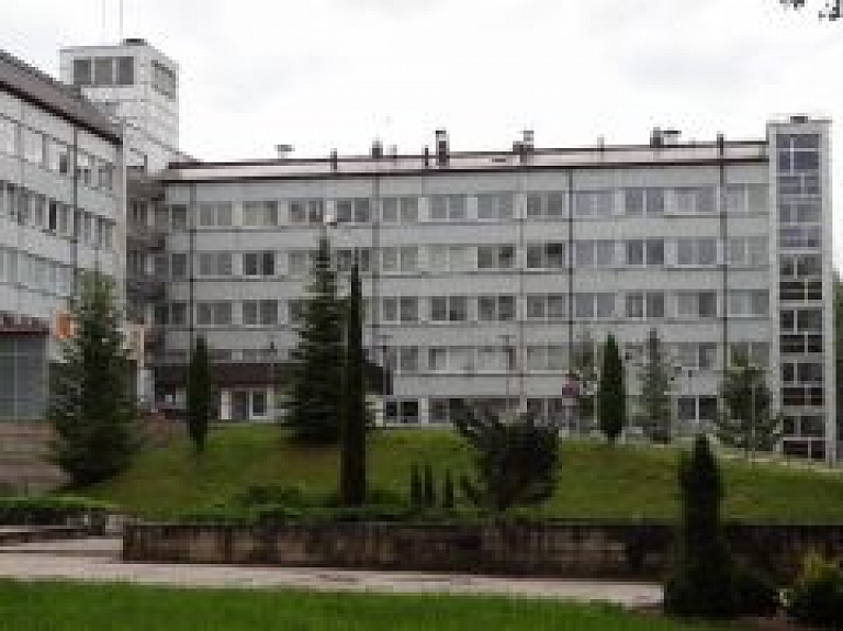 Vidzemes slimnīcā neplāno būtiskas atalgojuma izmaiņas