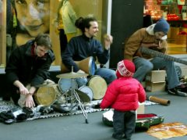 Ungurpils ezera krastā pulcēsies ceļojošie ielu muzikanti