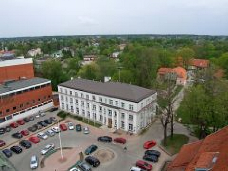 Valmierā joprojām vismazākais bezdarbnieku pabalstu saņēmēju skaits