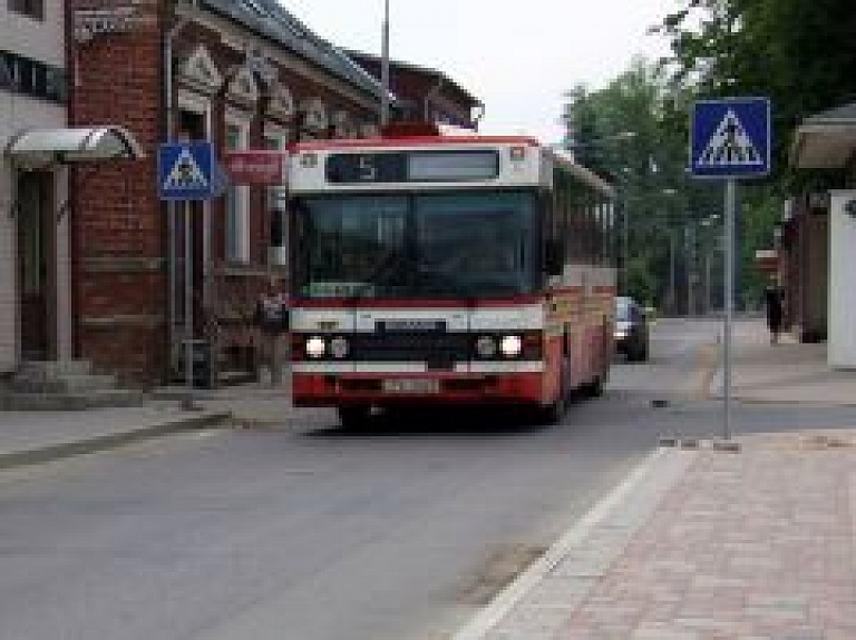 Cēsu autobusos radio neskanēs