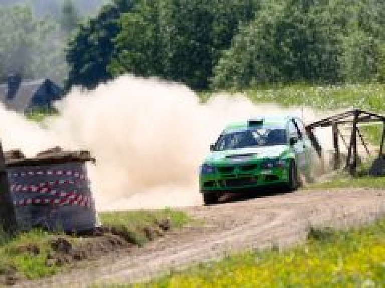 Madonā "Klasika" dāvina ralliju