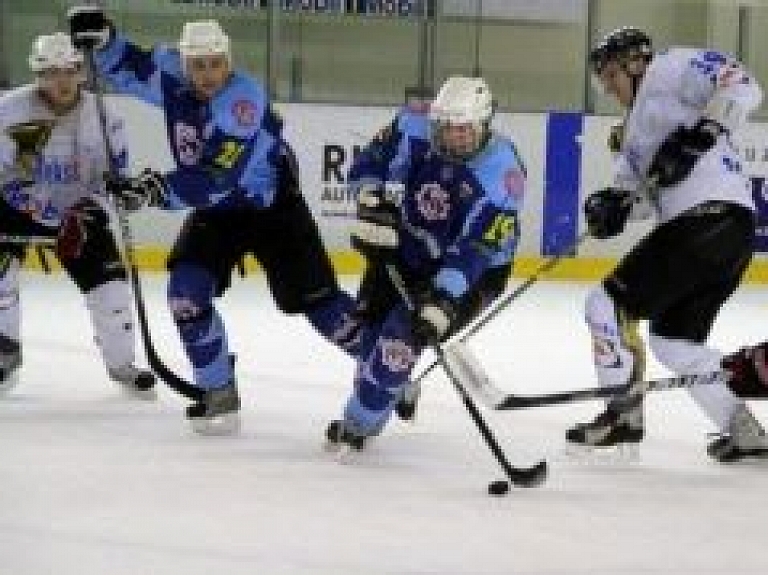 Piedalies ar savu komandu Vidzemes atklātajā čempionātā hokejā
