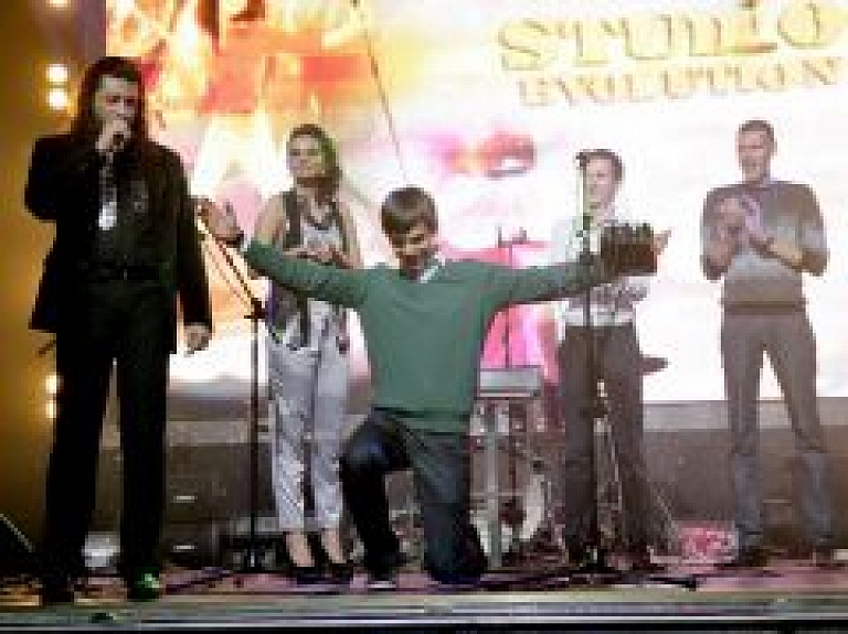 Rīgā atvērts lielākais karaokes klubs Latvijā