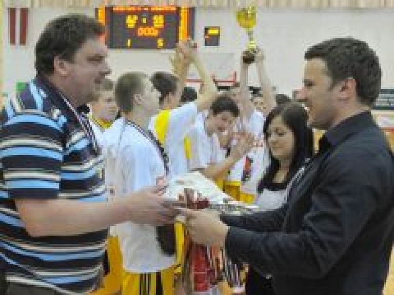 Sveiks Sporta skolas "Spars" basketbolistus