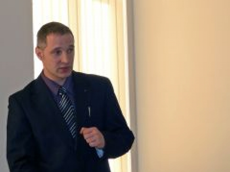Kronbergs: Vidzemē pie skolām "narko točku" nav (video)