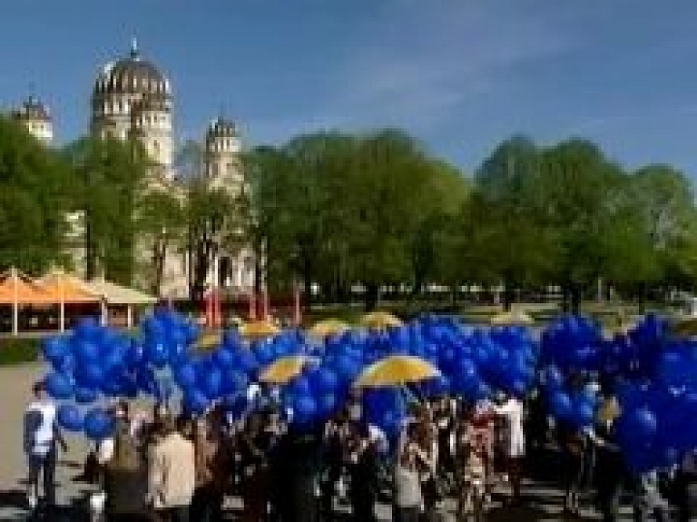 Rīgā atzīmē Eiropas dienu (video)