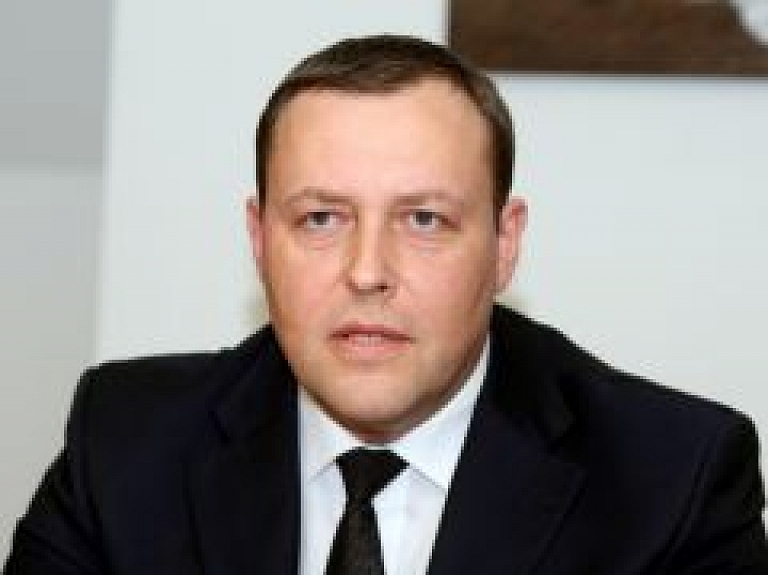 Par fotoradaru laicīgu neuzstādīšanu draud vien brīdinājums (video)