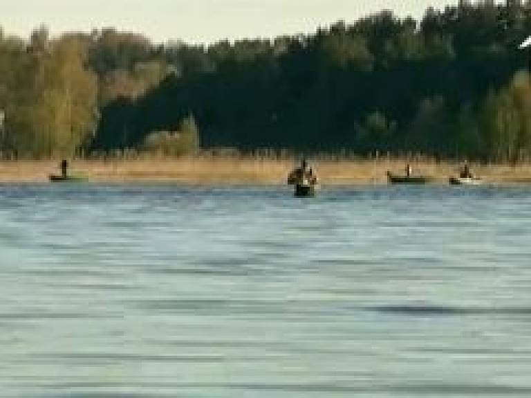 Latvijā sākusies līdaku sezona (video)