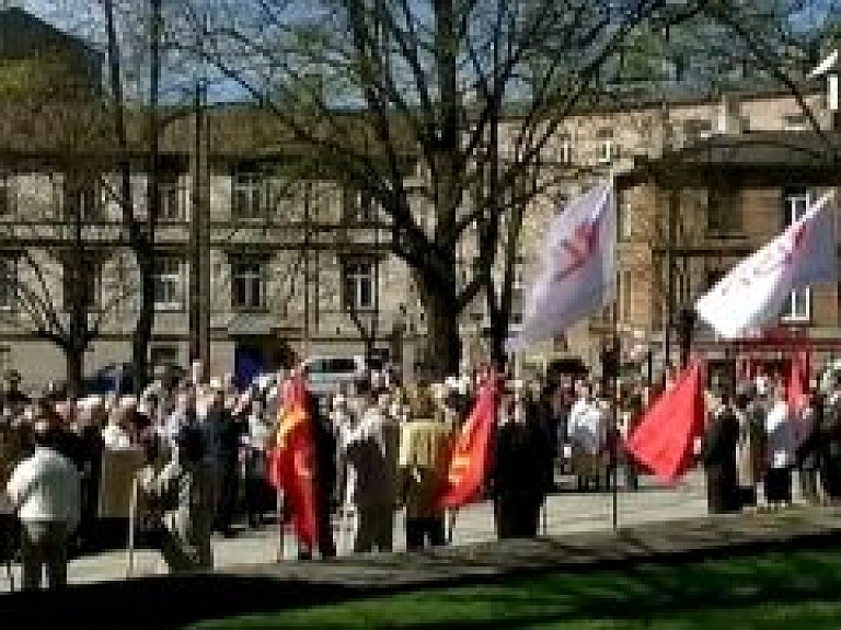 Rīgā atzīmē Darba svētkus (video)