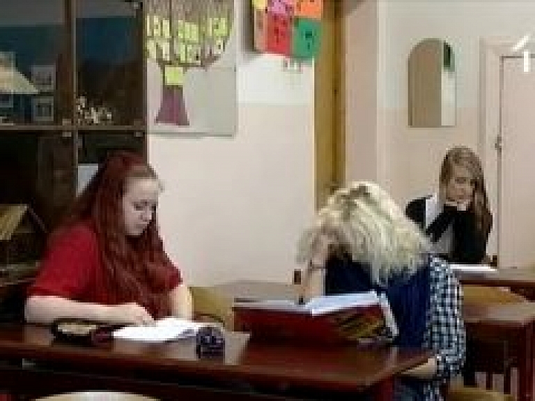 Teju 40% vidusskolas absolventu mācības augstskolā neturpina (video)