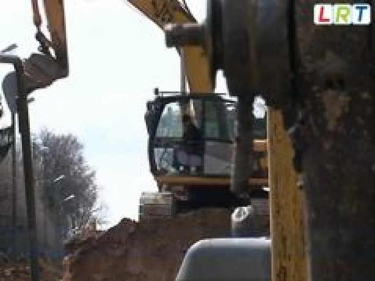 Rēzeknē atsākti Zilupes ielas rekonstrukcijas darbi (video)