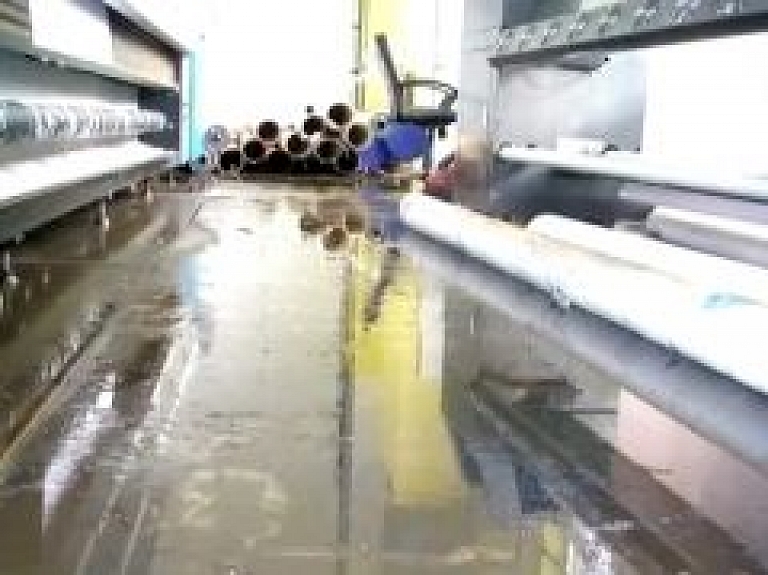 "Rīgas ūdens" negrib maksāt atlīdzību par nodarītajiem zaudējumiem (video)
