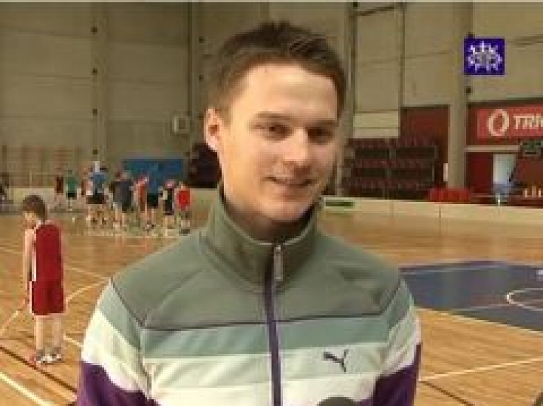 Mazie Talsu florbolisti atgriežas ar uzvaras prieku (video)