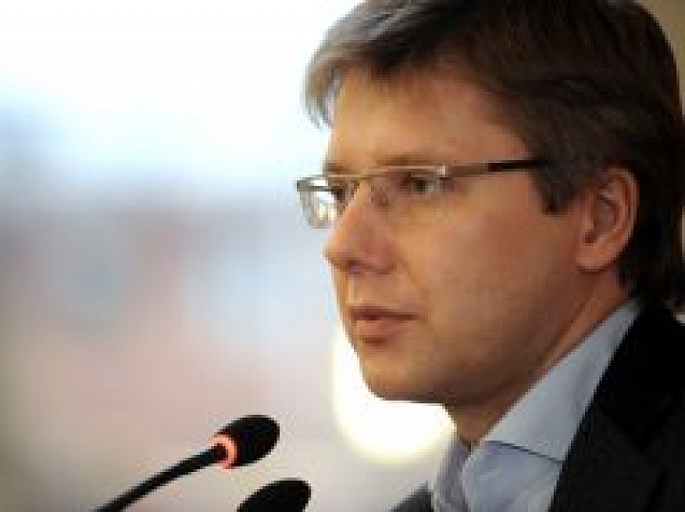 Ušakovs neizslēdz bezmaksas sabiedriskā transporta ideju arī Rīgā (video)