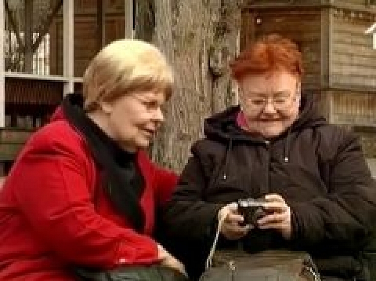 Nākotnes pensionāriem vecumdienas zīmējas drūmās krāsās (video)