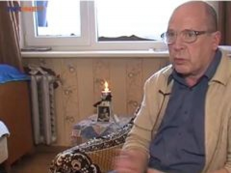 Dobelnieks sievas nāvē saskata ārstes vainu (video)